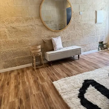 Townhouse 26 In Sliema, Malta 슬리에마