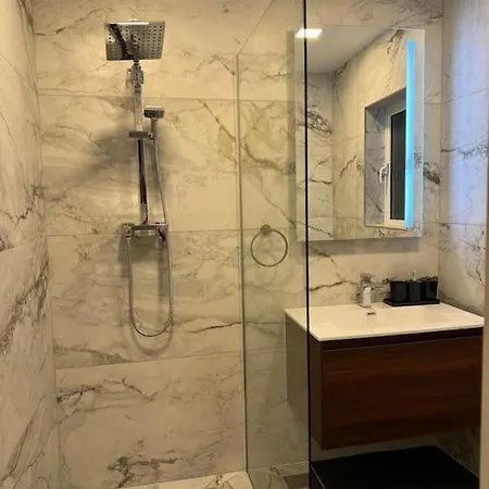 Townhouse 26 In Sliema, Malta Слима