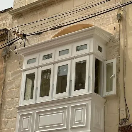 Townhouse 26 In Sliema, Malta 슬리에마